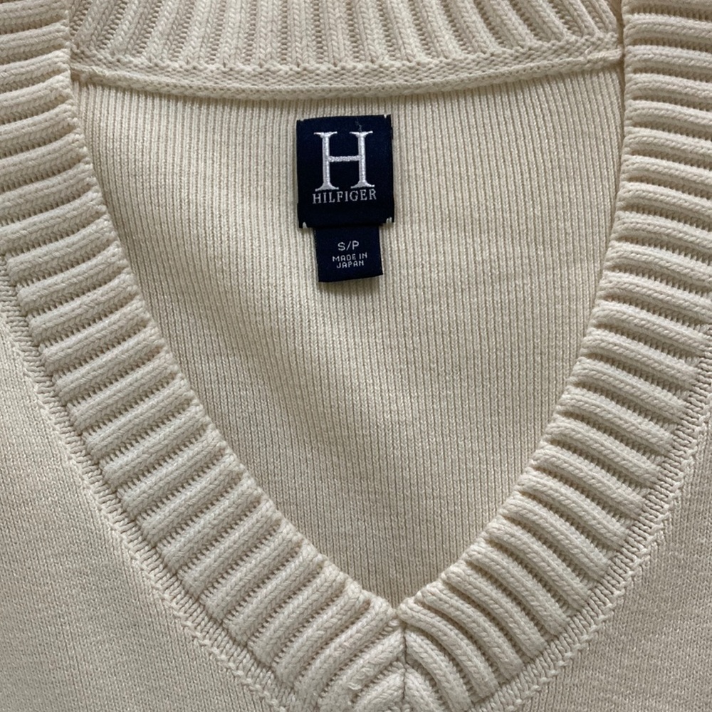 Hilfinger ivory 100% cotton sweater. Size small